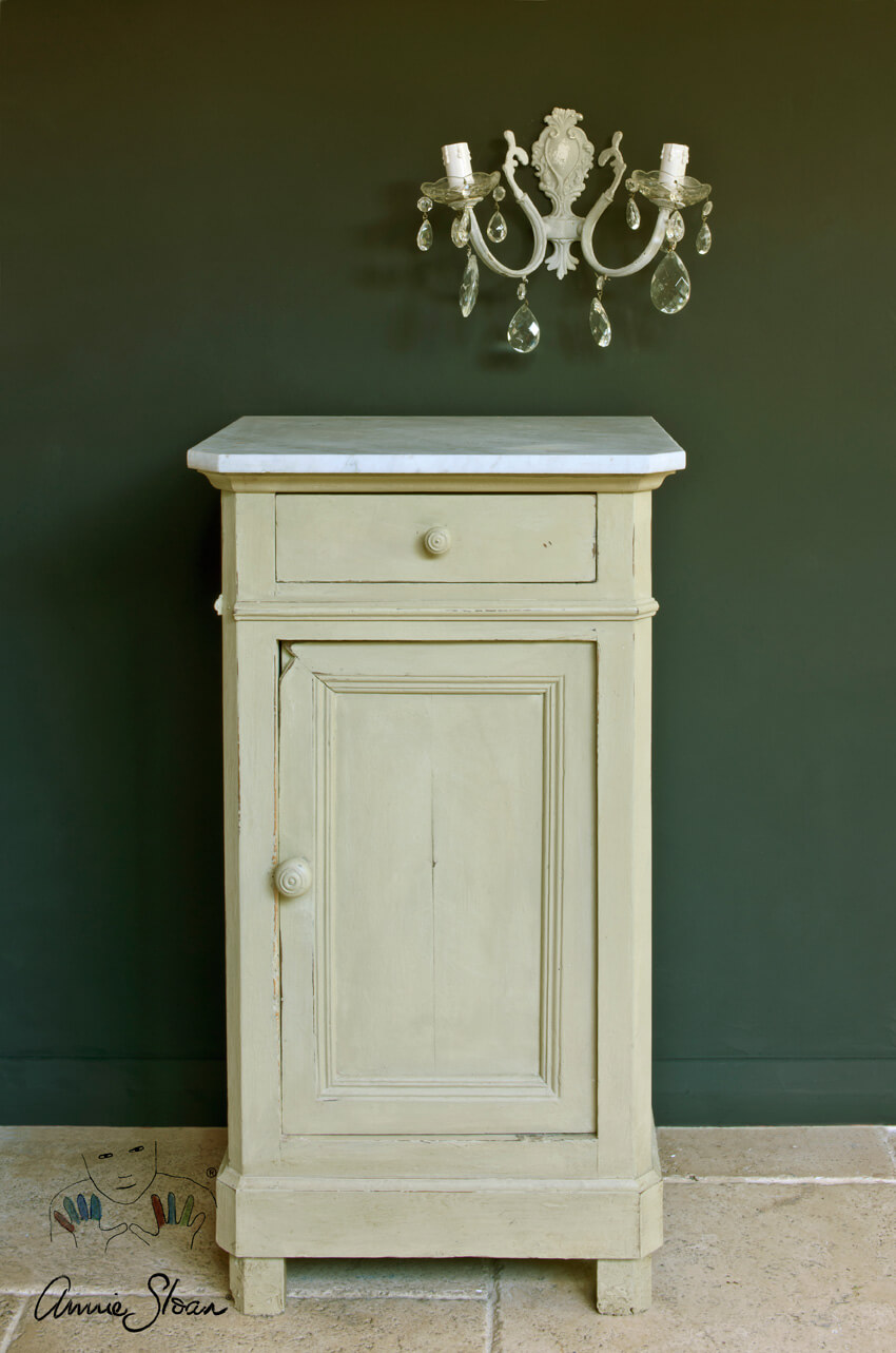 Nachttisch in Versailles Chalk Paint von Annie Sloan