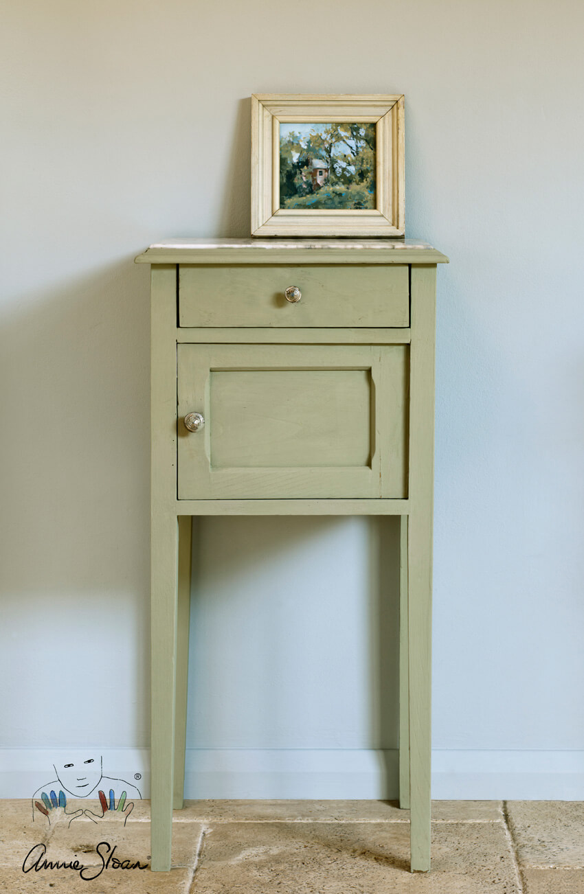 Nachttisch in Chateau Grey Chalk Paint von Annie Sloan