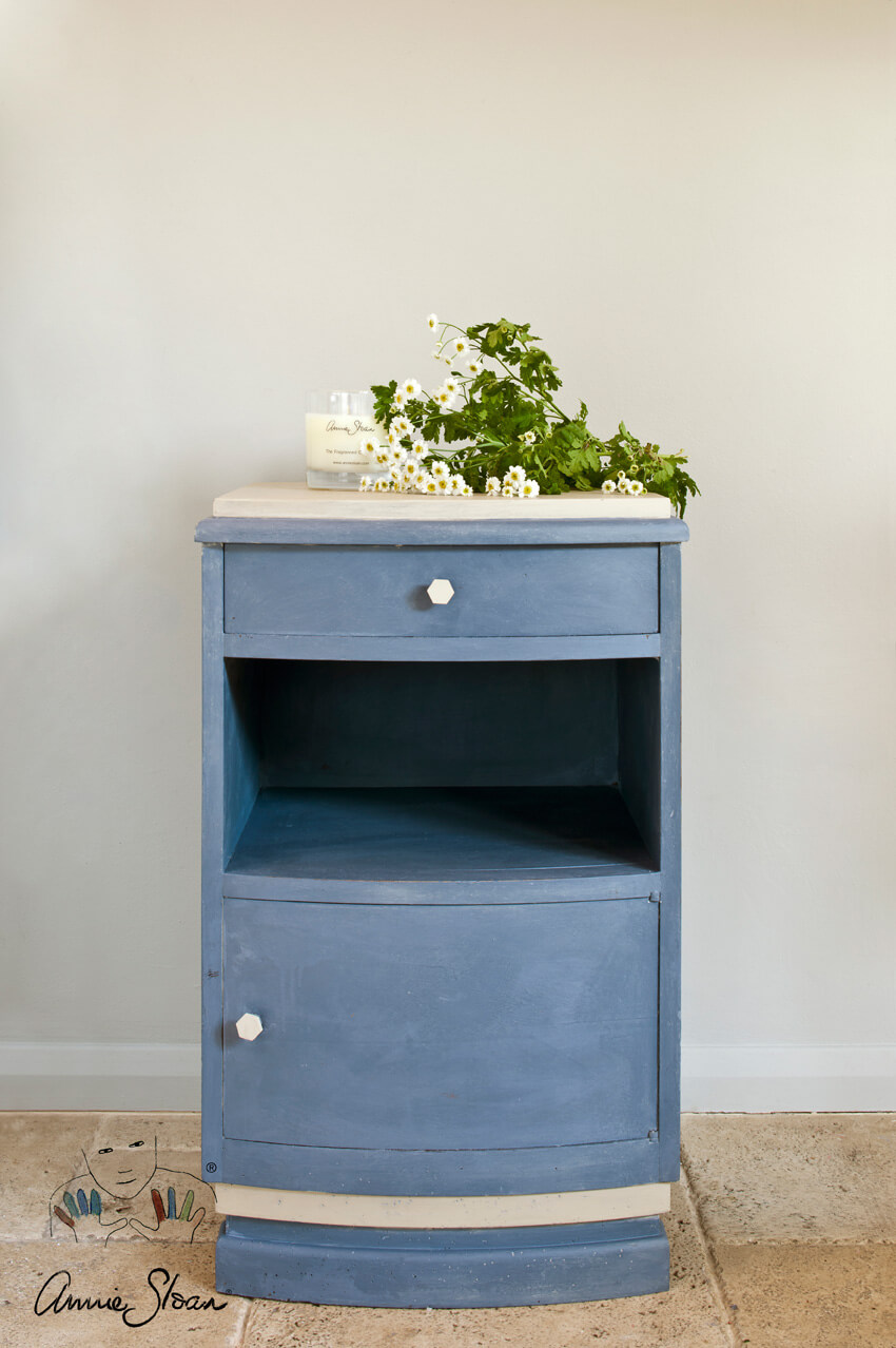 kleine Kommode in Old Violet Chalk Paint von Annie Sloan