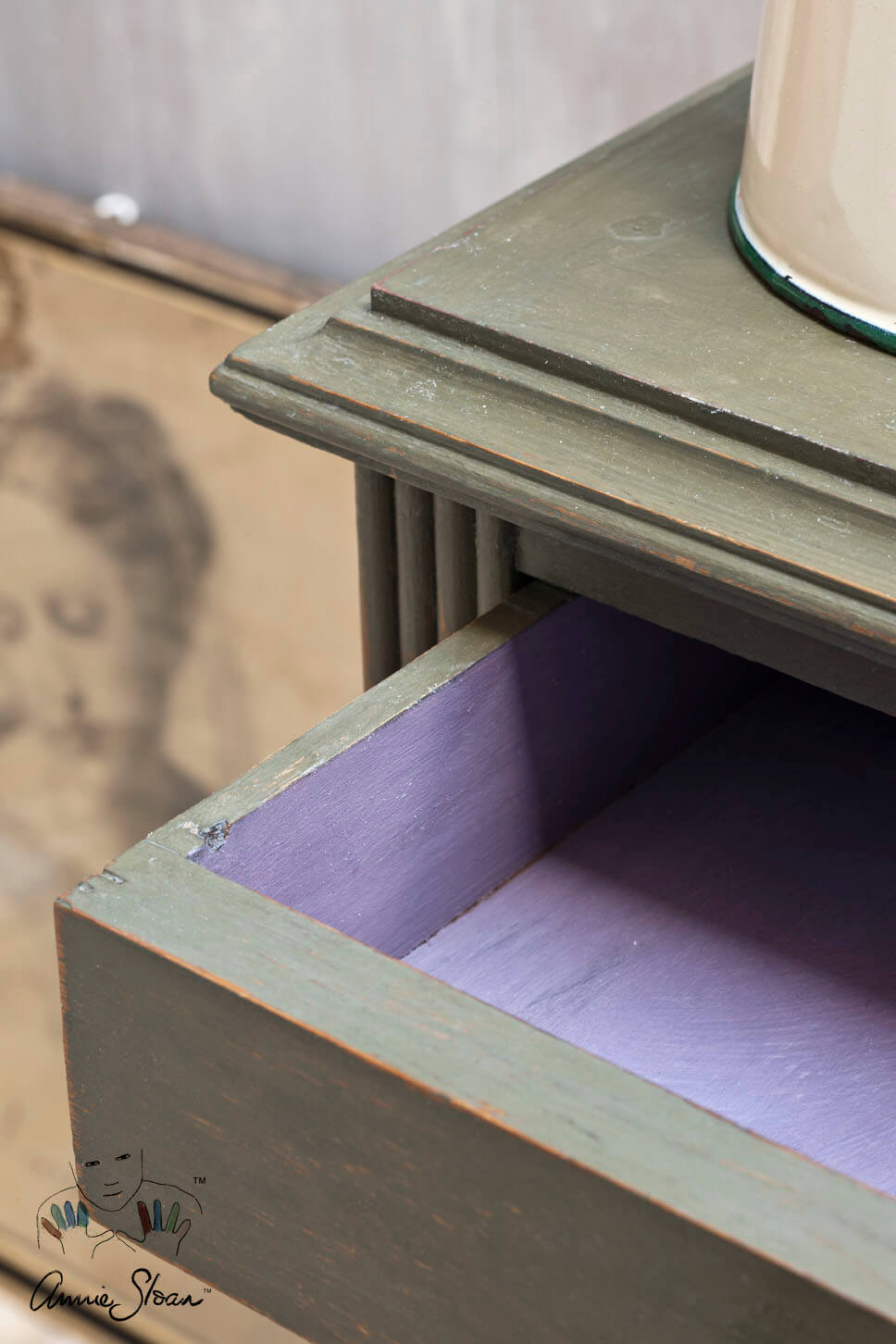 Schublade in Olive Chalk Paint von Annie Sloan